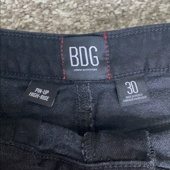 URBAN OUTFITTERS-black highwaisted short size-30 - Picture 2 of 3